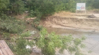 Потоп в Приморско, блокирани са пътища (ОБЗОР)