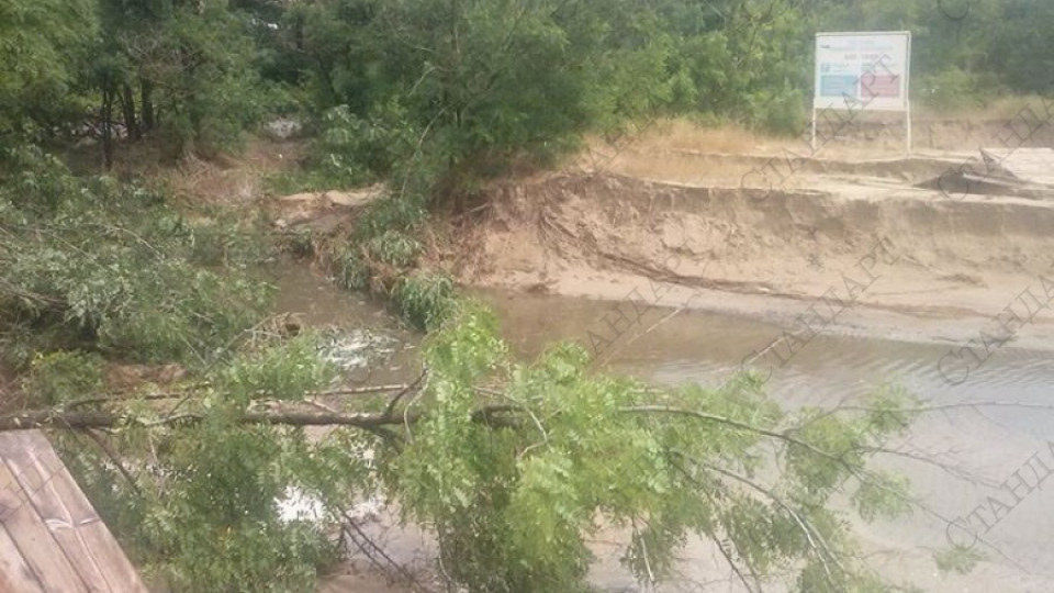 Потоп в Приморско, блокирани са пътища (ОБЗОР) | StandartNews.com