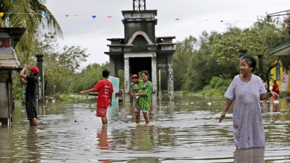 СНИМКИ: Най-малко 38 загинали от тайфуна във Филипините | StandartNews.com