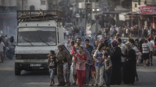 Масово бягство на палестинци заради операцията в Газа