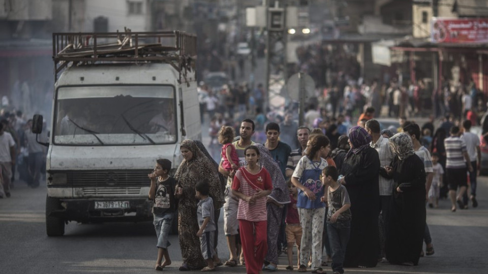 Масово бягство на палестинци заради операцията в Газа | StandartNews.com