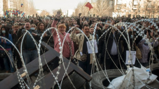 Мощни експлозии разтърсиха центъра на Донецк