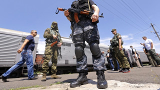 Блокираха влака с телата на жертвите от самолета 