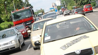 Километрични тапи блокират Бургас
