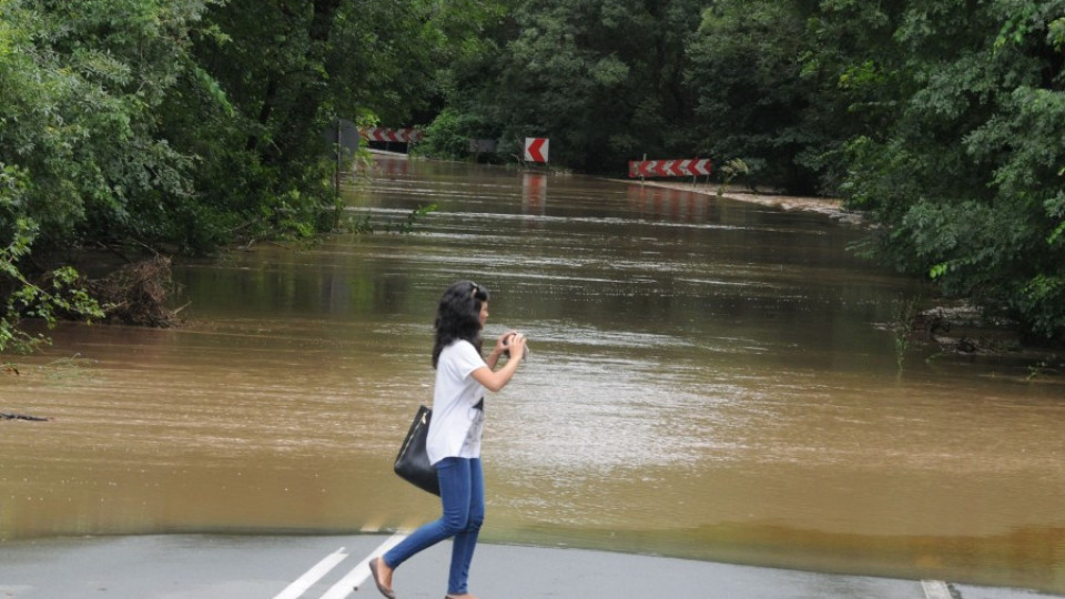 МВР със съвети при наводнения и гръмотевични бури  | StandartNews.com