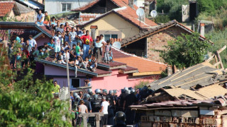 Багерите продължават да събарят къщи в "Лозенец"