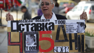 20 души изпращат Орешарски