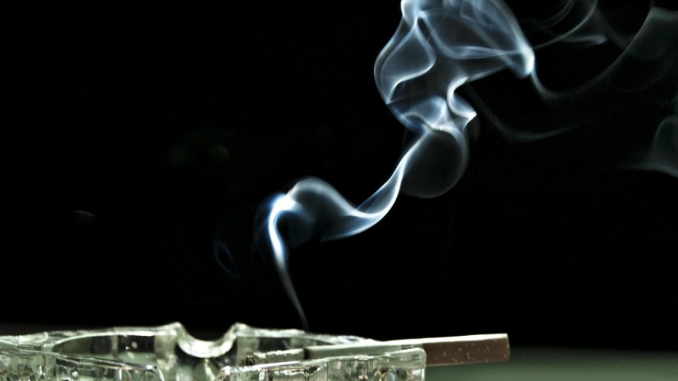 Вярващи спират цигарите с молитви | StandartNews.com