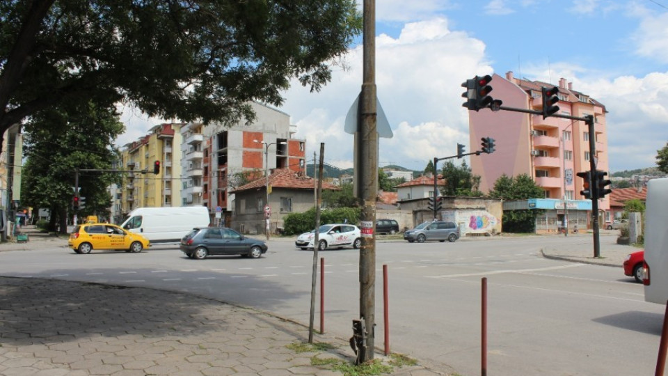 Започна строежът на ново кръгово кръстовище в Благоевград | StandartNews.com