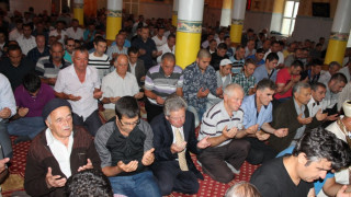 Стотици мюсюлмани препълниха храмовете в Кърджалийско за Рамазана