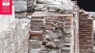 Откриха римска зидария, докато строят къща