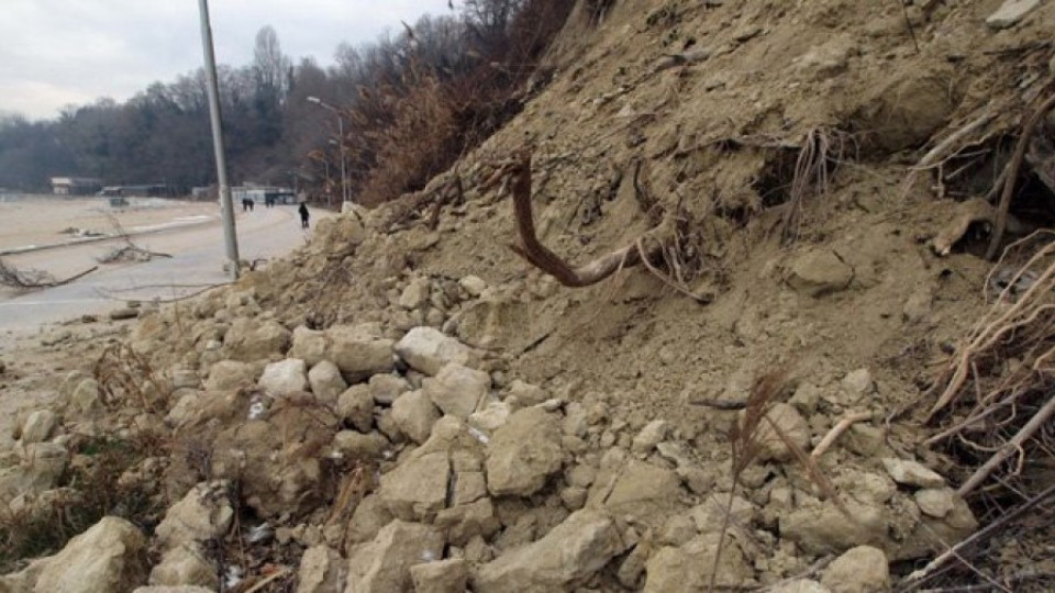 Свлачище затрупа село в Индия | StandartNews.com