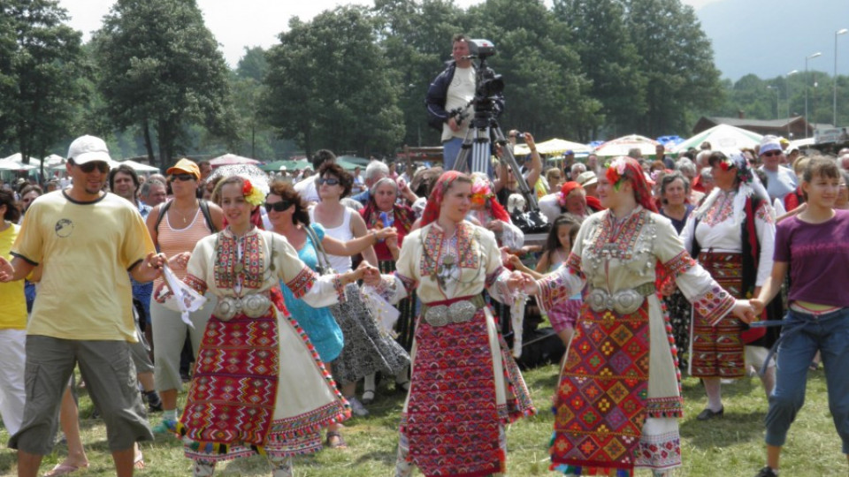 2500 самодейци от страната, Македония и Унгария на събора „Пирин пее" | StandartNews.com