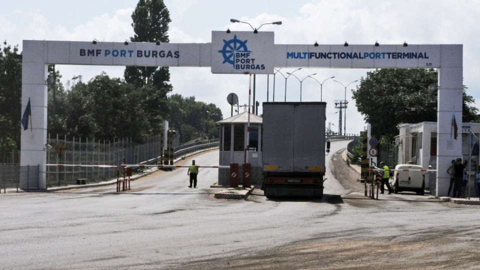 Порт Бургас под данъчен контрол | StandartNews.com