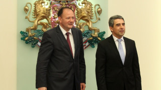 Миков: Президентът заема политическа страна