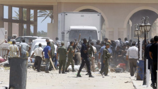 Великобртания затваря посолството си в Либия