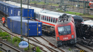 Пътнически и товарен влак се сблъскаха в Германия