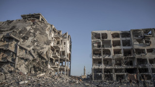 Израел удари училище в Газа