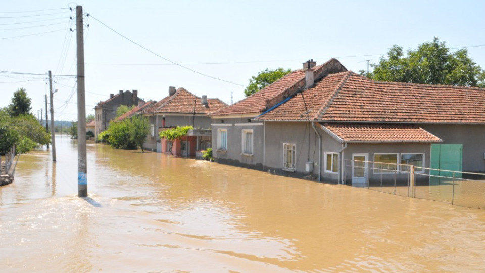 Водата си тръгва, страх в очакване на разрушенията | StandartNews.com