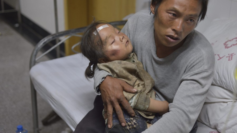 381 станаха жертвите от земетресението в Китай | StandartNews.com