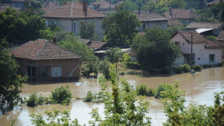 Започна отводняването в село Крушовица