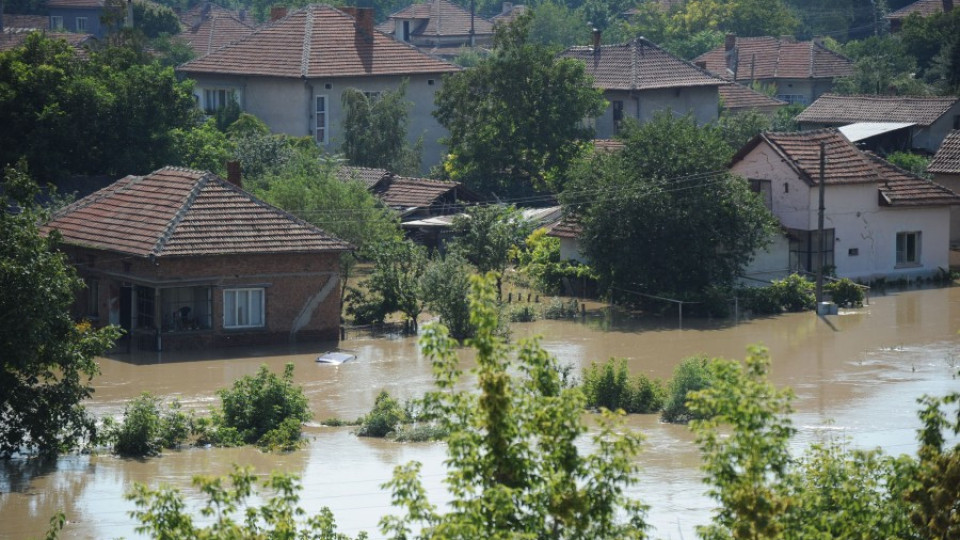 Започна отводняването в село Крушовица | StandartNews.com