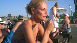 Звезди забавляват домочадието край морето