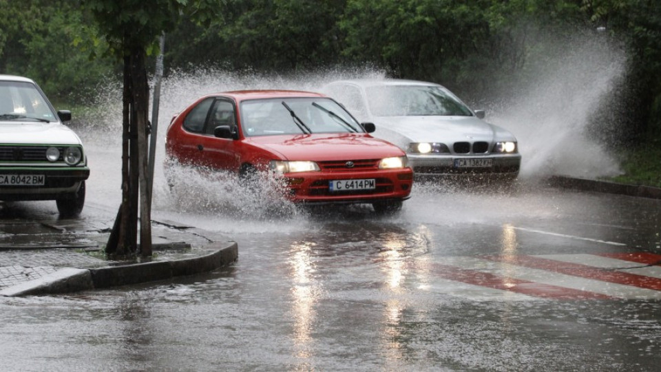 Жълт код за гръмотевици и проливни дъждове в сряда | StandartNews.com