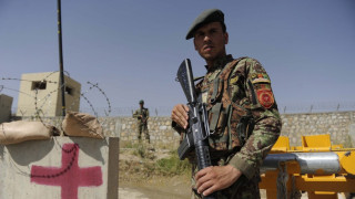 Генерал загина, 15 военни са ранени при атака в Кабул