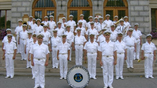 Оркестърът на ВМС свири в парка в Добрич
