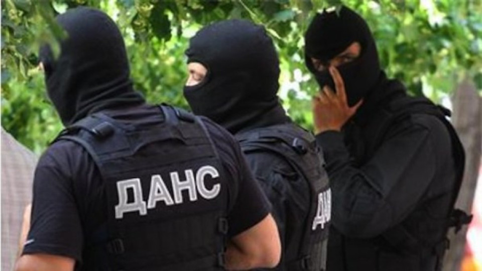 Четирима от ДАИ - Велико Търново обвинени в организиране на престъпна група | StandartNews.com
