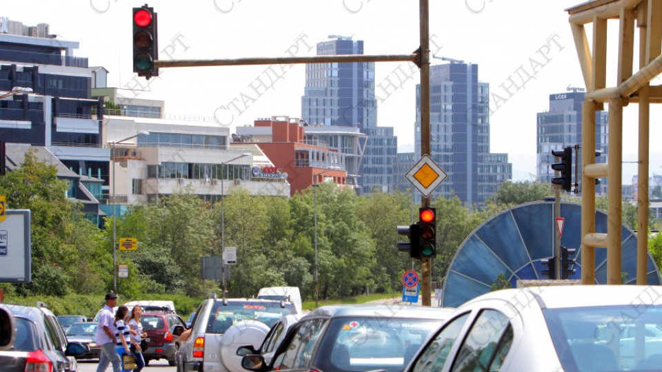 Умни светофари по 170 кръстовища | StandartNews.com
