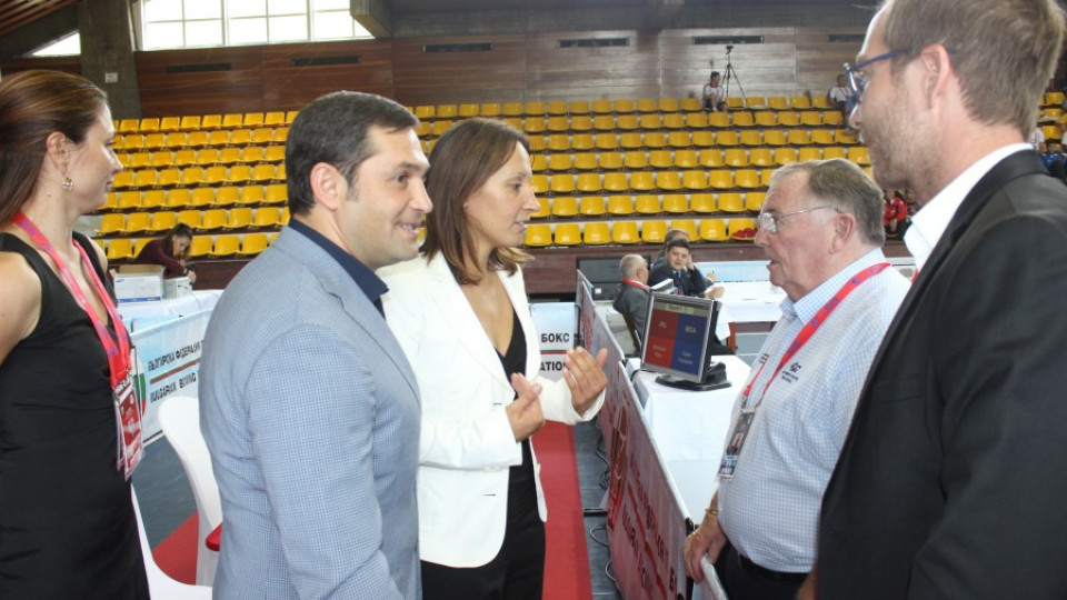 Министър Раданова откри Европейското първенство по бокс на ЕС | StandartNews.com