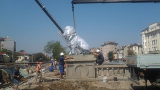  Реставрираха две от фигурите на "Лъвов мост"