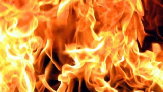 Дом за деца в Русе пламна заради горящ автобус