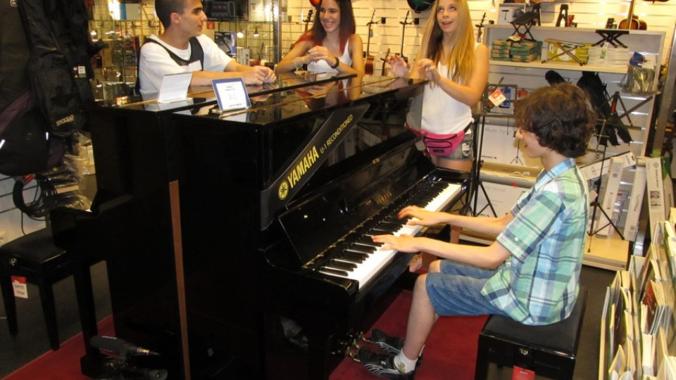 Наш пианист взриви мол в Атина с концерт | StandartNews.com
