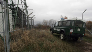 Още 131 км ограда ще спира бежанците
