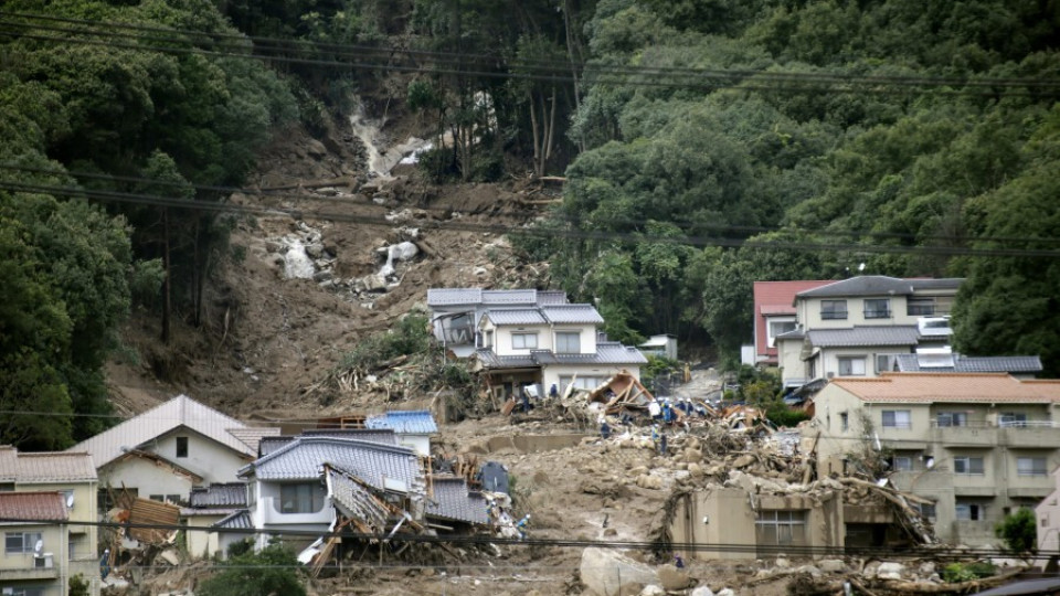 Жертвите на свлачището в Япония станаха 27 | StandartNews.com