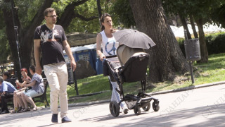 Родители на протест заради забавени детски надбавки