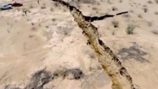 Земята в Мексико се разцепи, прекъсна магистрала
