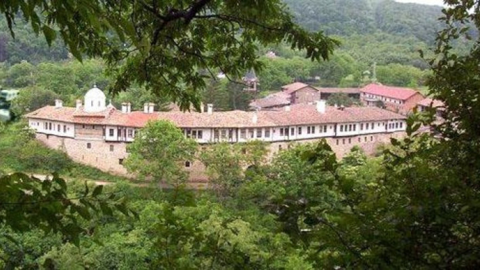 Къпиновският манастир събира моторджии за купон | StandartNews.com