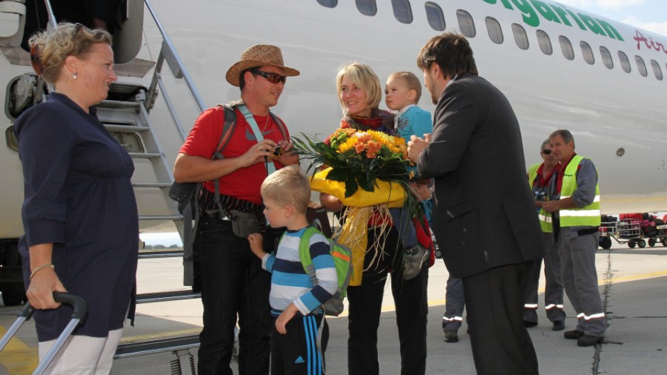 Седмица по-рано кацна милионният пътник на аеропорт Варна | StandartNews.com