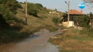 Отводняват разградското село Каменово