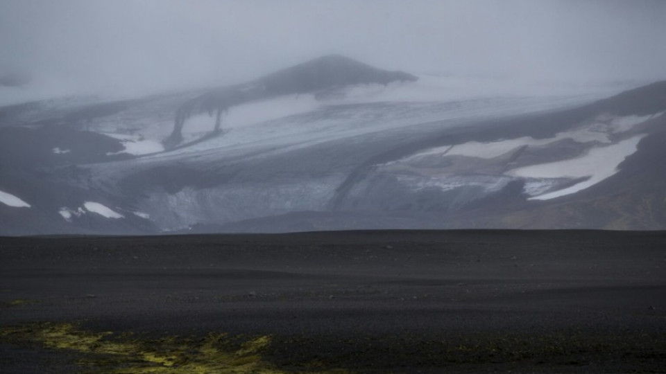 Серия от трусове след изригването в Исландия | StandartNews.com