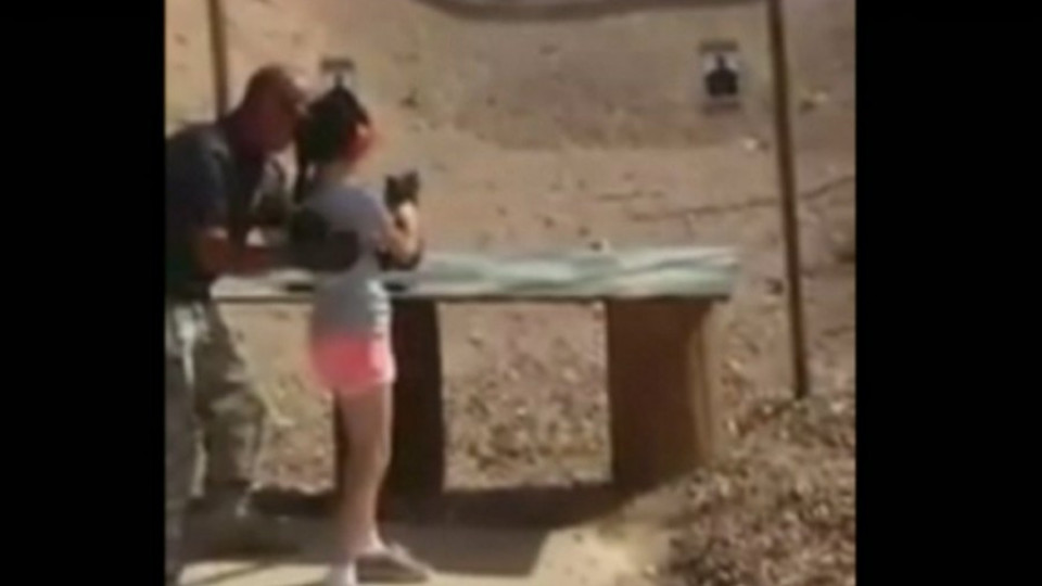Момиченце на 9 г. уби инструктора си по стрелба с израелска картечница | StandartNews.com