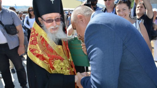 Двама митрополити благословиха Бойко