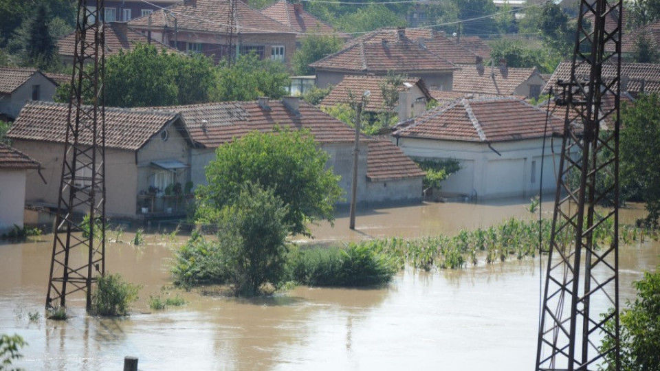 Русия прати 90 тона хуманитарна помощ за наводнена Сърбия | StandartNews.com