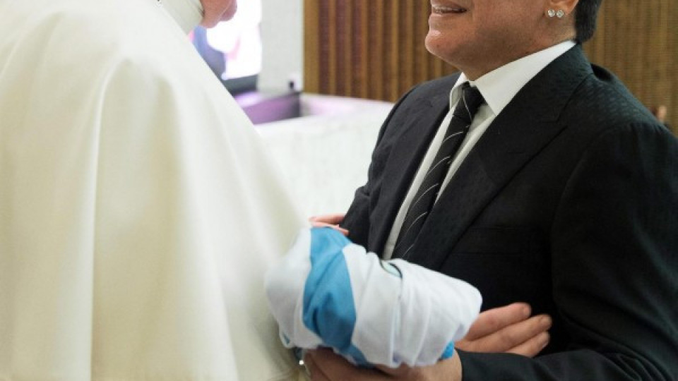 Марадона: Божията ръка се събра с папата | StandartNews.com