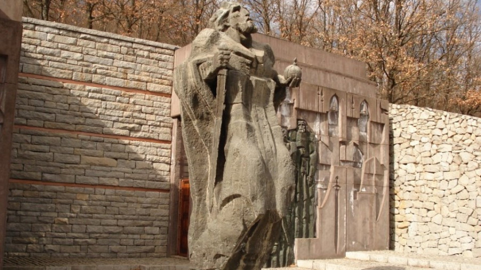 Местят паметника на цар Самуил | StandartNews.com