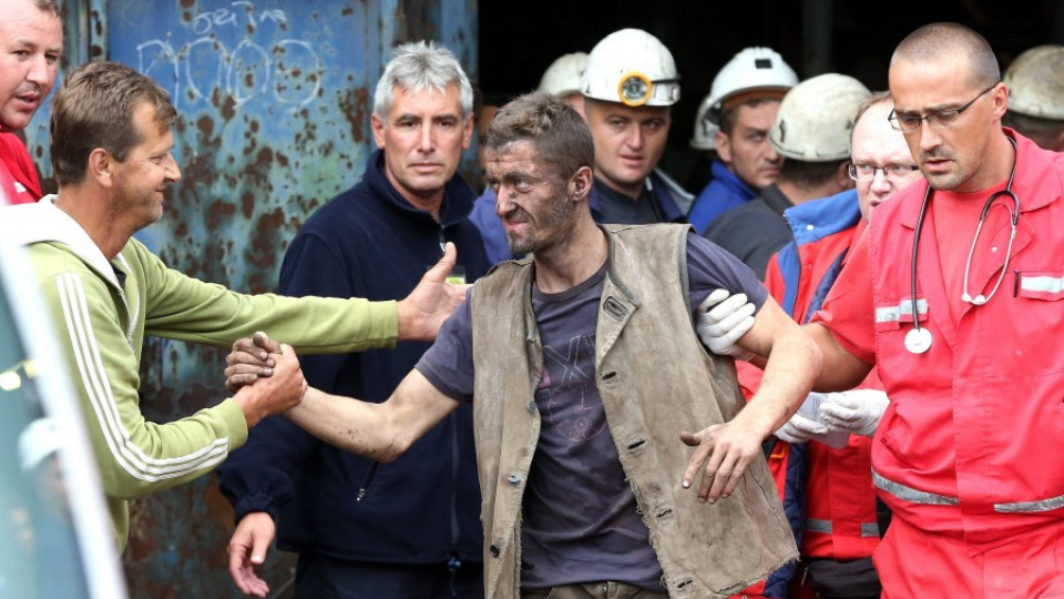 Извадиха 29 от затрупаните миньори в Босна | StandartNews.com